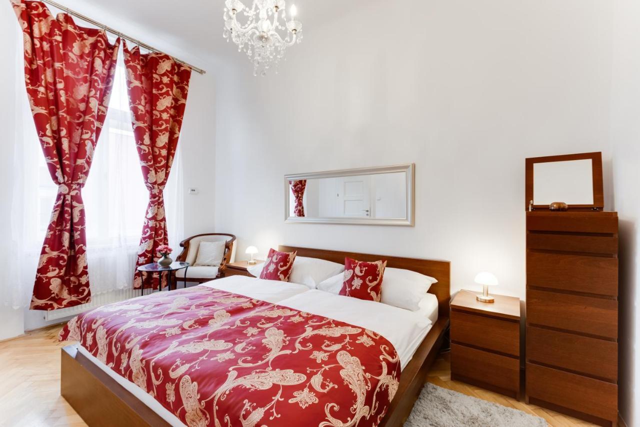 Old Town Square Royal Apartment Прага Экстерьер фото